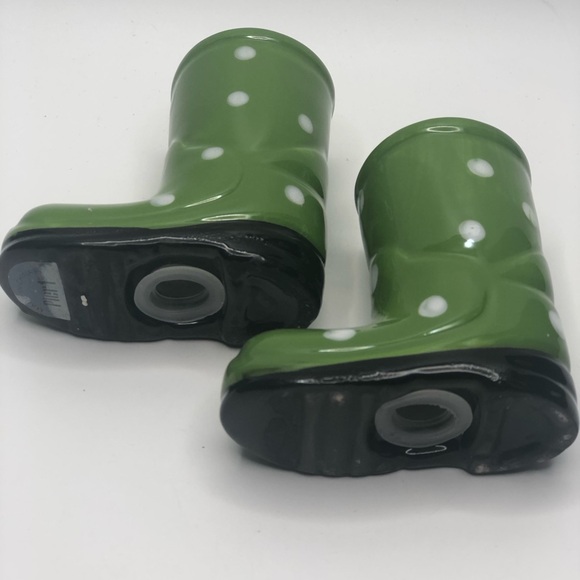 Pier 1 rain boots salt n pepper shakers - Picture 3 of 3